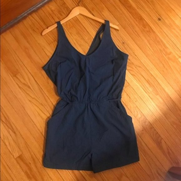 Mountain Hardwear romper - size L - Picture 1 of 9